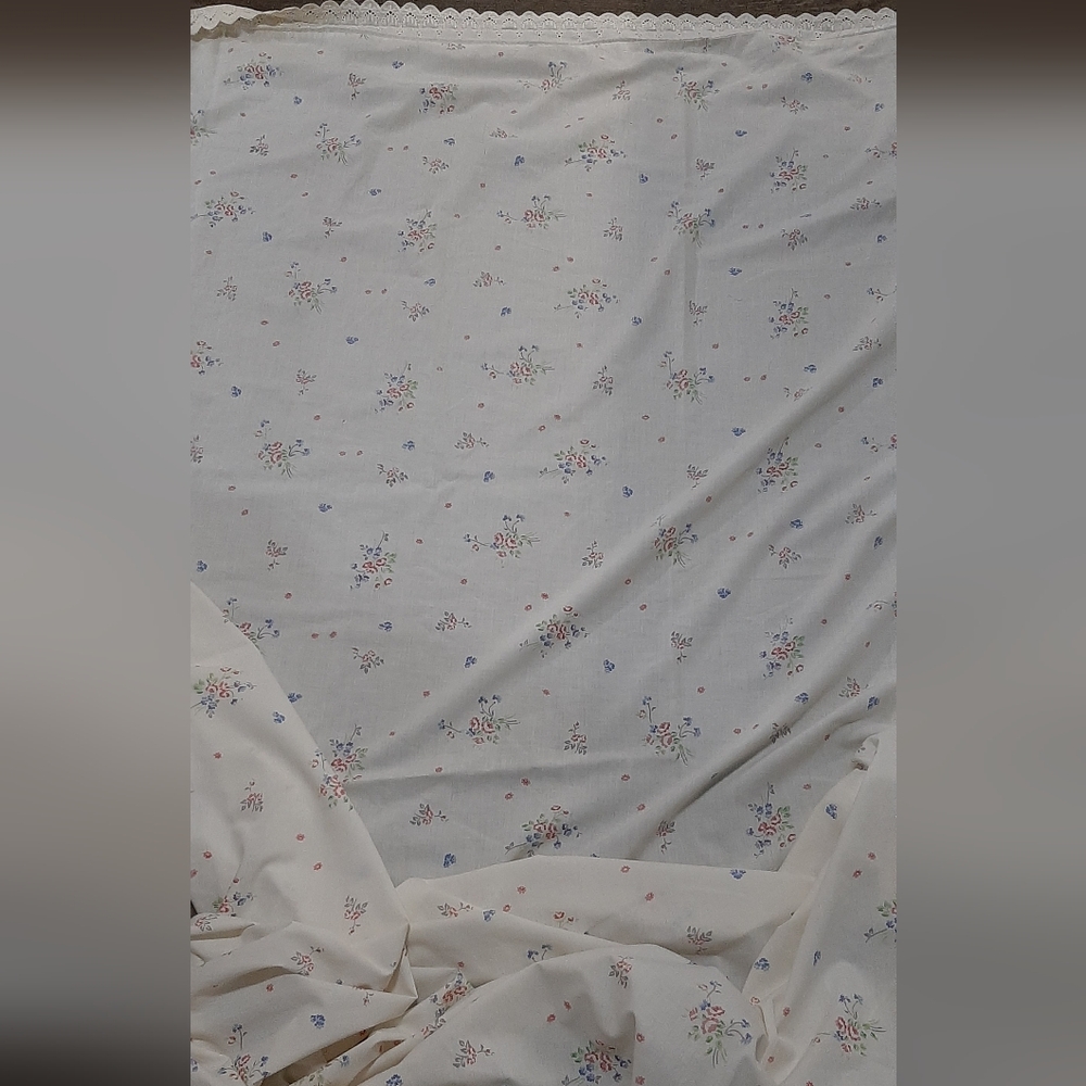 St. Mary's Flat Queen Bed Sheet Floral Cream Eyelet Lace Top Edge Cotton Blend